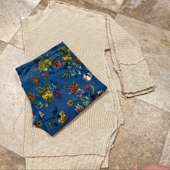 LA MIEL By Hyped Unicorn Oversized Slouchy Sweater - Picture 7 of 8